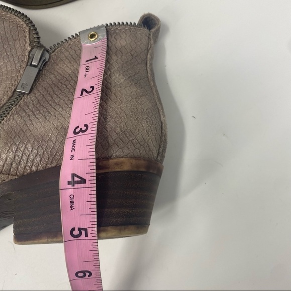 Lucky Brand Bartalino textured suede bootie 7.5 - Picture 7 of 10